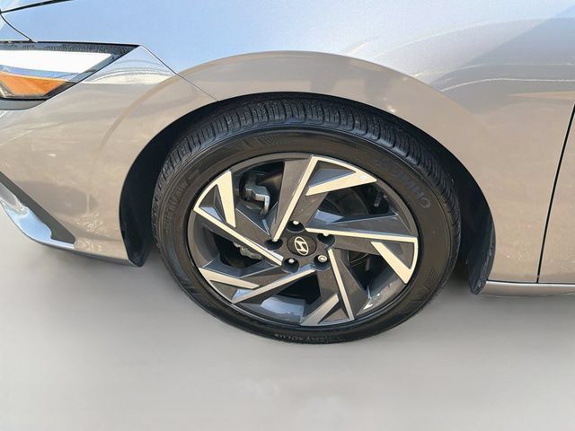 Certified 2025 Hyundai Elantra Sport FWD image 28
