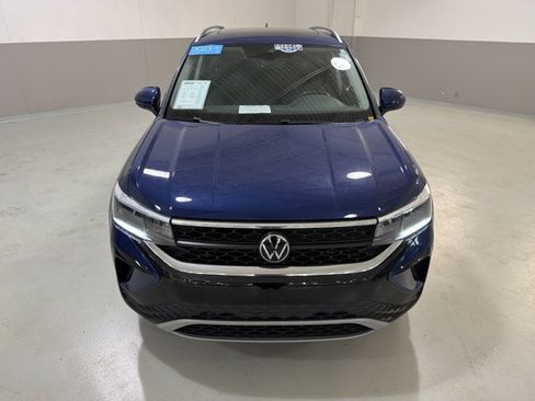 Certified 2023 Volkswagen Taos SE w/ Panoramic Sunroof Package FWD image 3
