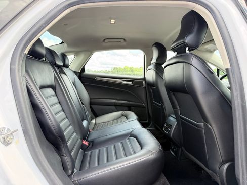 Used 2018 Ford Fusion SE w/ Equipment Group 602A FWD image 17