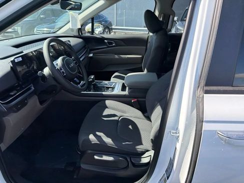 New 2026 Kia Carnival LX FWD image 11