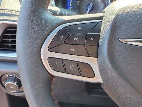 Used 2024 Chrysler Pacifica Pinnacle AWD/4WD image 13