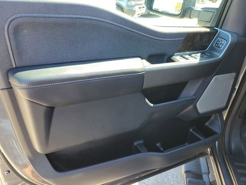 Used 2025 Ford F250 Lariat w/ Black Appearance Package image 14