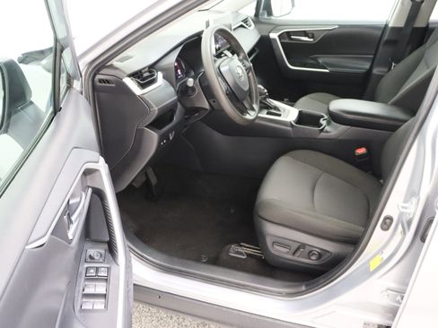Used 2025 Toyota RAV4 XLE FWD image 14