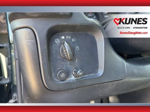 Used 2004 Chevrolet Express 3500 w/ Chrome Appearance Package RWD image 21