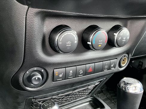 Used 2017 Jeep Wrangler Unlimited Rubicon image 31