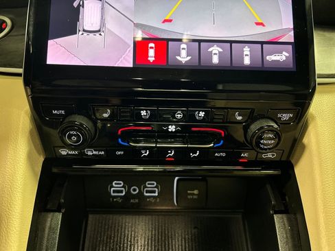 Used 2025 Jeep Grand Cherokee Limited w/ Luxury Tech Group II AWD/4WD image 19