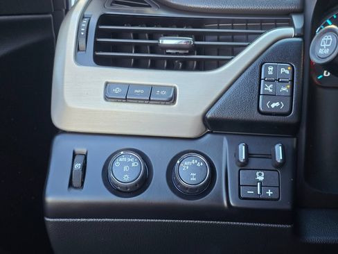 Used 2019 GMC Yukon Denali w/ Denali Ultimate Package AWD/4WD image 31