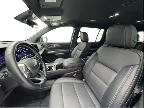 Used 2025 Chevrolet Traverse LT AWD/4WD image 18