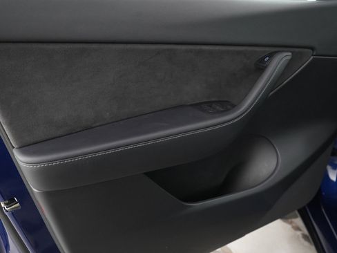 Used 2022 Tesla Model Y Long Range image 15