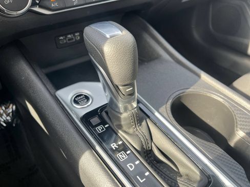 Used 2025 Nissan Altima 2.5 SV FWD image 41