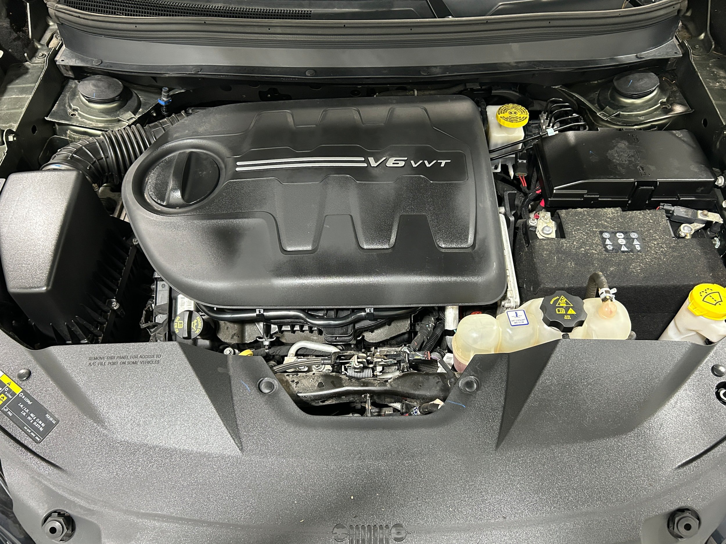 Used 2019 Jeep Cherokee Latitude w/ Cold Weather Group AWD/4WD image 19