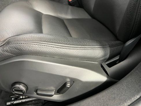 Used 2025 Volvo S60 B5 Plus image 24