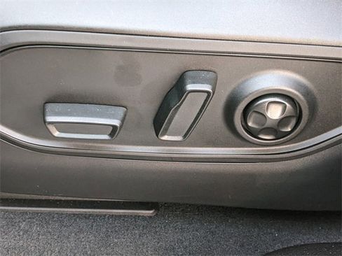 Certified 2025 Jeep Grand Cherokee L Limited w/ Luxury Tech Group II image 18