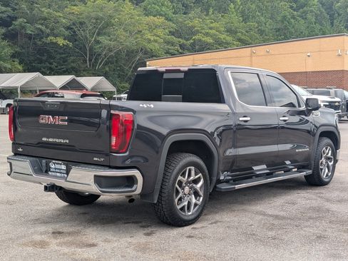 Used 2022 GMC Sierra 1500 SLT w/ SLT Premium Plus Package AWD/4WD image 9