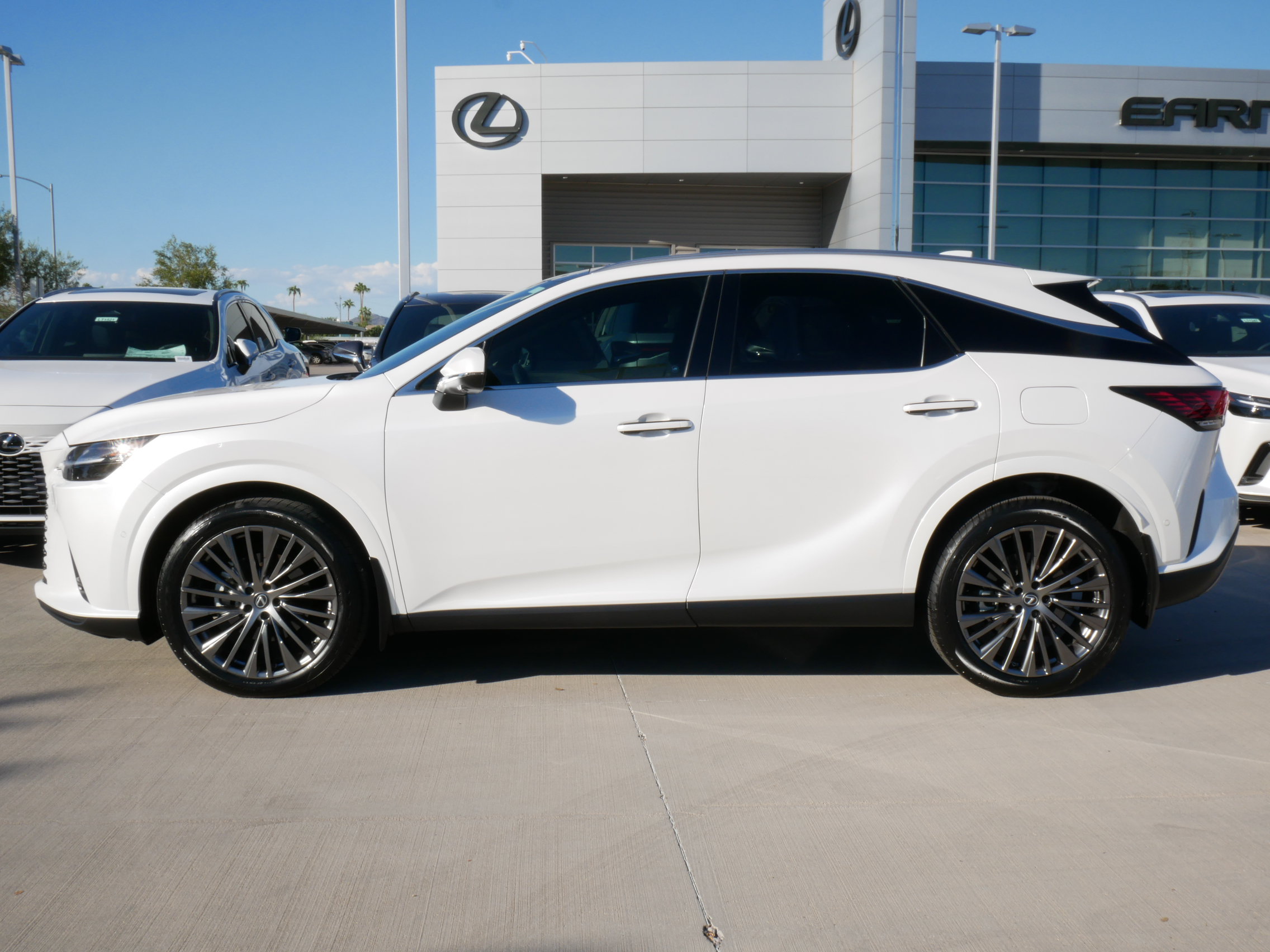 Certified 2024 Lexus RX 350 FWD w/ Convenience Package image 3