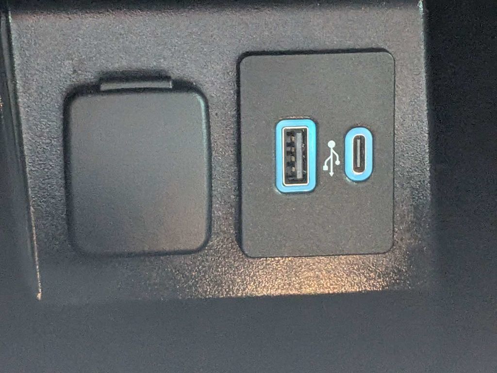 Used 2024 Ford Explorer Limited RWD image 29