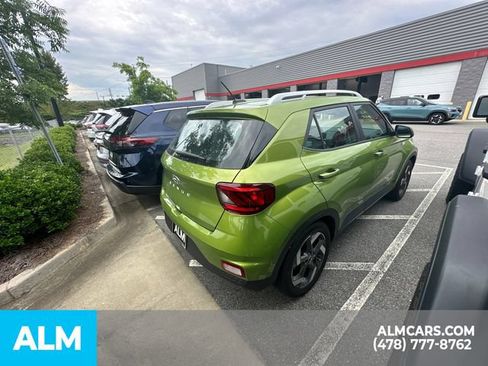 Used 2024 Hyundai Venue SEL FWD image 5