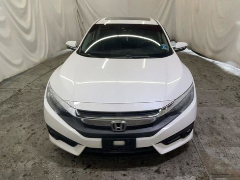 Used 2018 Honda Civic Touring image 3