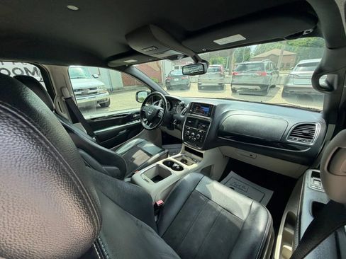 Used 2019 Dodge Grand Caravan SXT FWD image 13