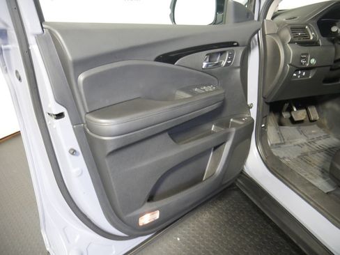 Used 2022 Honda Pilot Touring image 14
