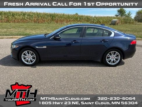 Used 2018 Jaguar XE Premium AWD/4WD image 5