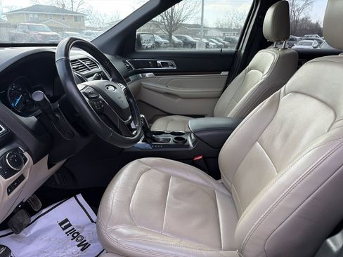 Used 2019 Ford Explorer Limited w/ Ford Safe & Smart Package image 16