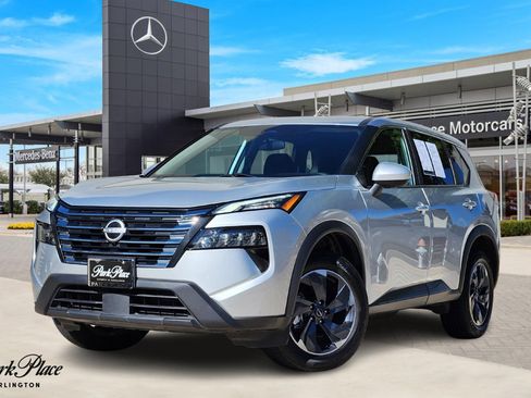 Used 2024 Nissan Rogue SV image 1