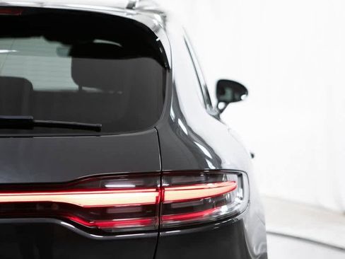 Certified 2022 Porsche Macan image 38