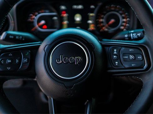 Used 2025 Jeep Gladiator Mojave AWD/4WD image 24