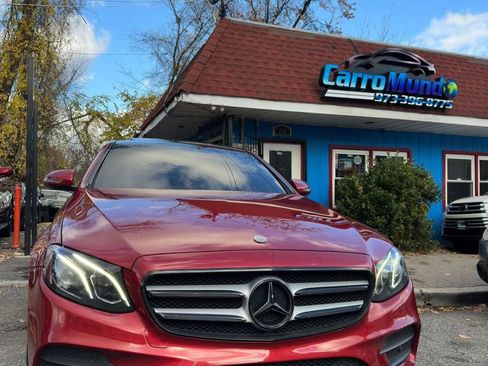 Used 2017 Mercedes-Benz E 300 4MATIC image 2