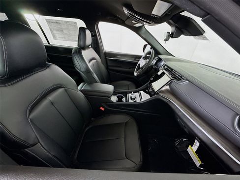 New 2025 Jeep Grand Cherokee L Limited w/ Trailer Tow Package image 23