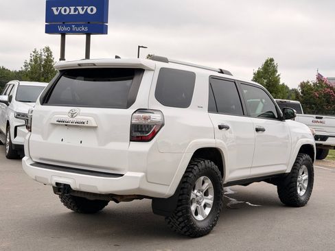Used 2023 Toyota 4Runner SR5 Premium w/ Moonroof Package AWD/4WD image 10