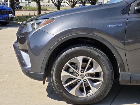 Used 2017 Toyota RAV4 XLE image 14