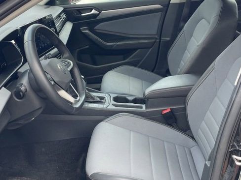 Used 2025 Volkswagen Jetta SE FWD image 7