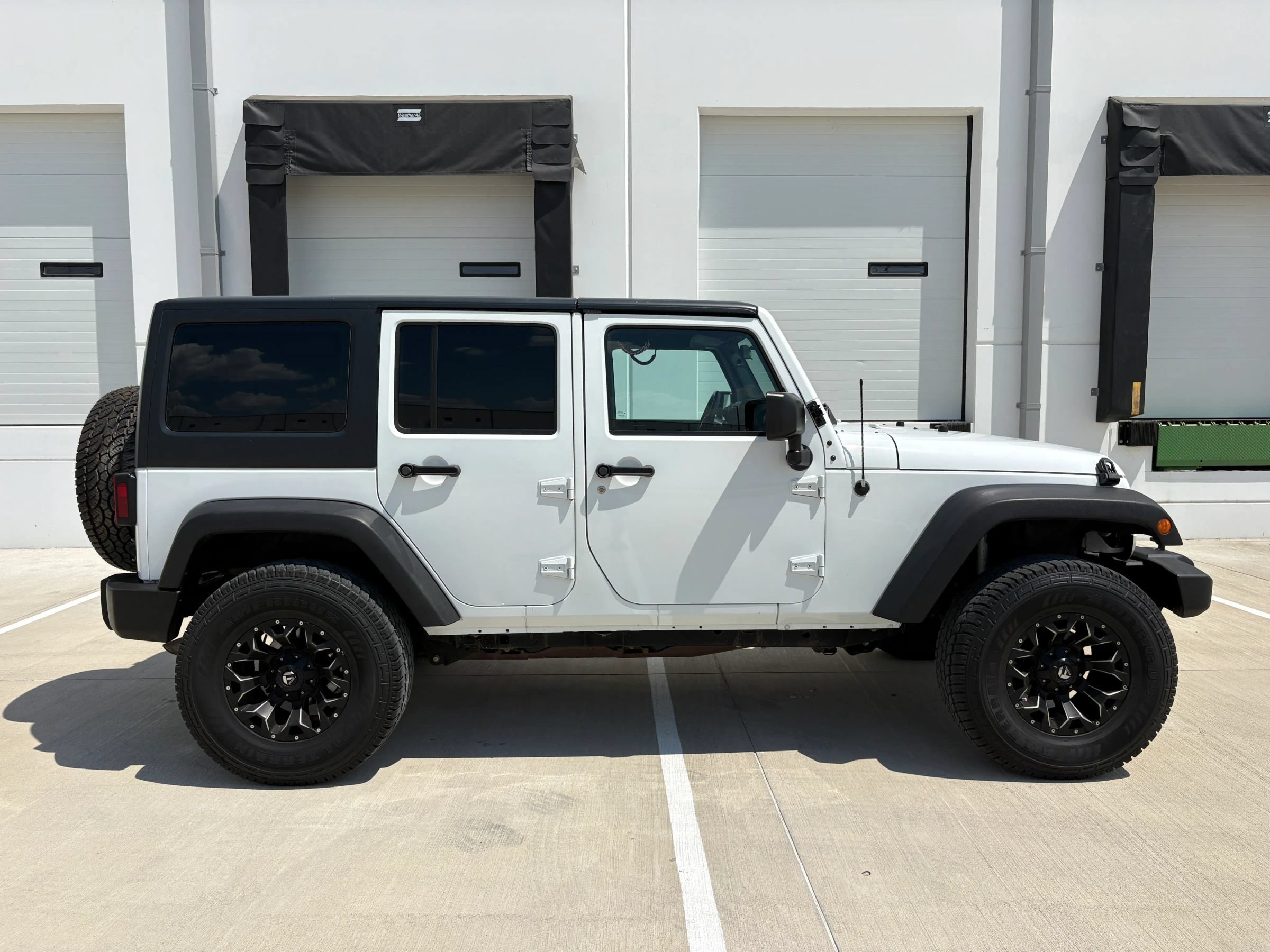 Used 2016 Jeep Wrangler Unlimited Sport w/ Connectivity Group AWD/4WD image 3