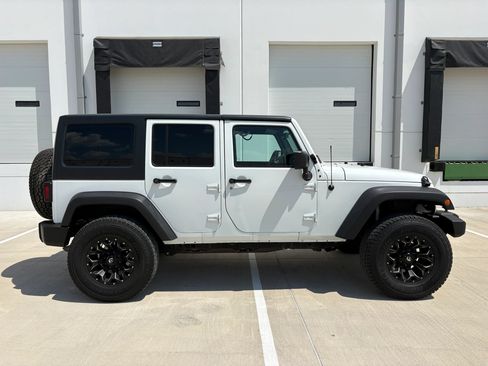 Used 2016 Jeep Wrangler Unlimited Sport w/ Connectivity Group AWD/4WD image 3