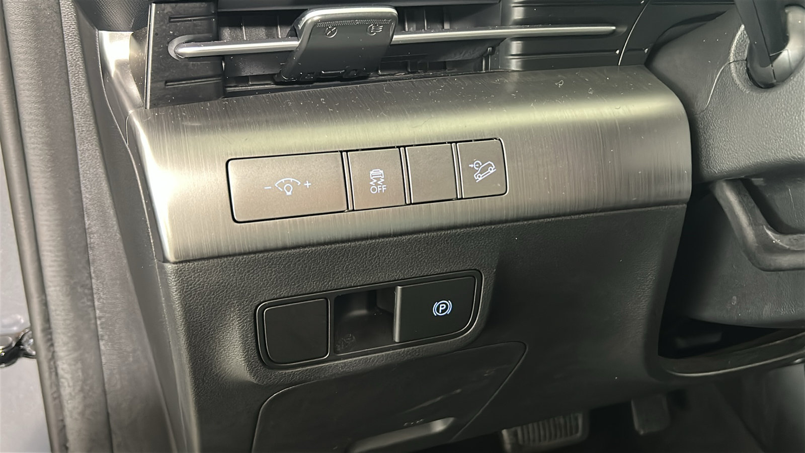 Used 2024 Hyundai Kona SEL AWD/4WD image 24