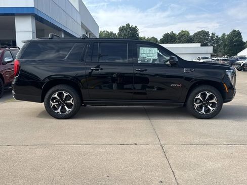 New 2026 GMC Yukon XL AT4 w/ AT4 Premium Plus Package AWD/4WD image 30