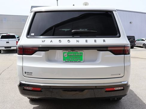 Used 2024 Jeep Wagoneer Series II w/ Flexible Seating Group AWD/4WD image 4