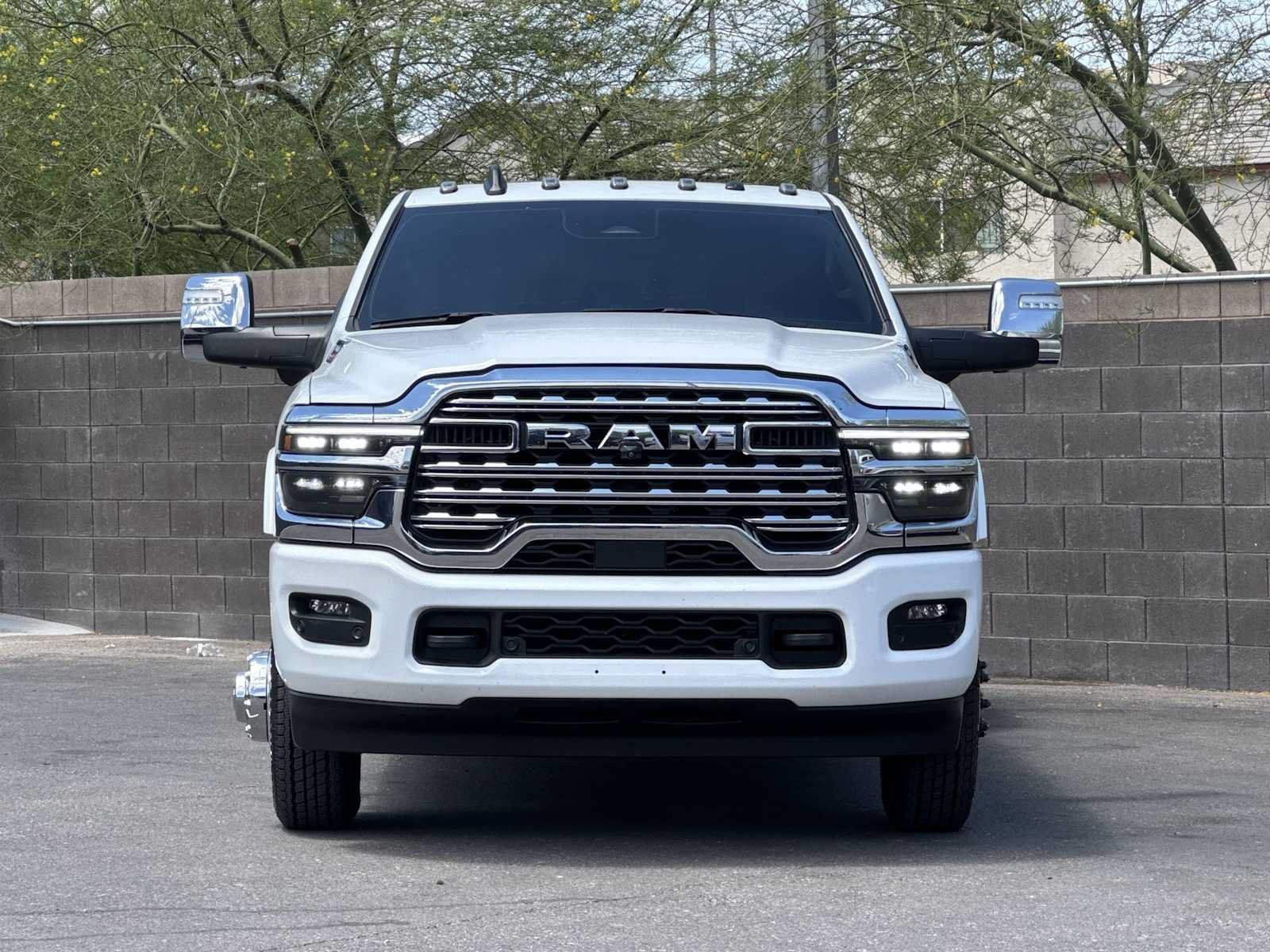 Used 2025 RAM 3500 Longhorn AWD/4WD image 3
