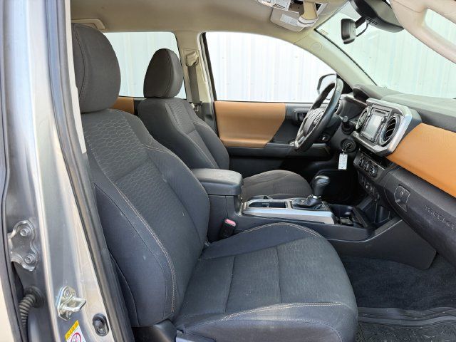 Used 2018 Toyota Tacoma SR5 RWD image 28