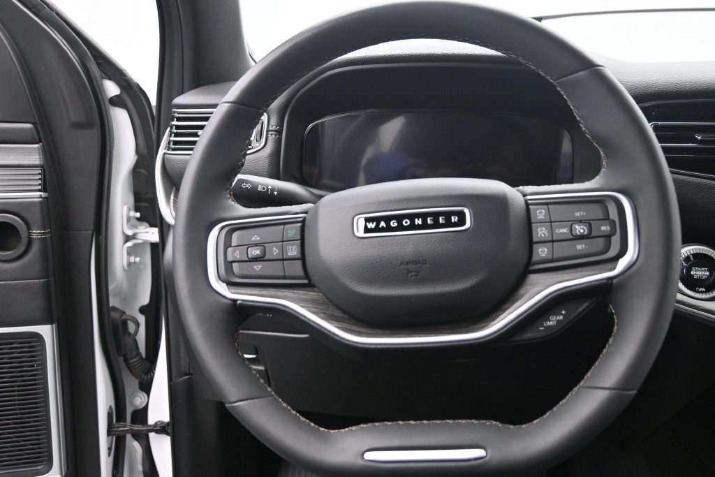 Used 2024 Jeep Wagoneer L Series II AWD/4WD image 33