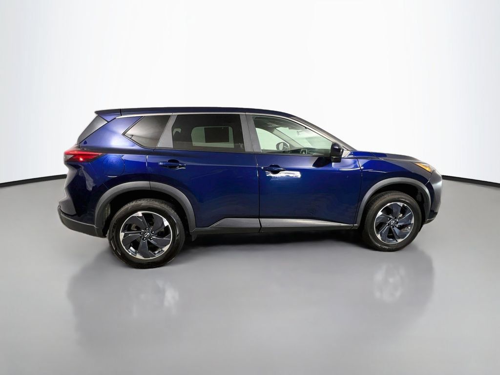 Used 2025 Nissan Rogue SV FWD image 2