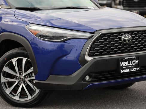 Used 2022 Toyota Corolla Cross XLE w/ Convenience Package image 6