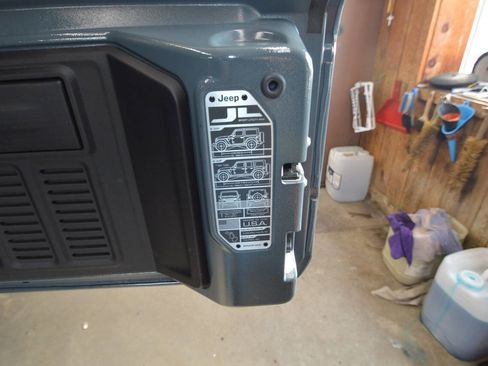 Used 2025 Jeep Wrangler Unlimited Sahara image 25