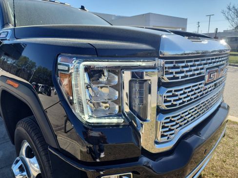 Used 2023 GMC Sierra 3500 Denali w/ Denali Ultimate Package AWD/4WD image 24