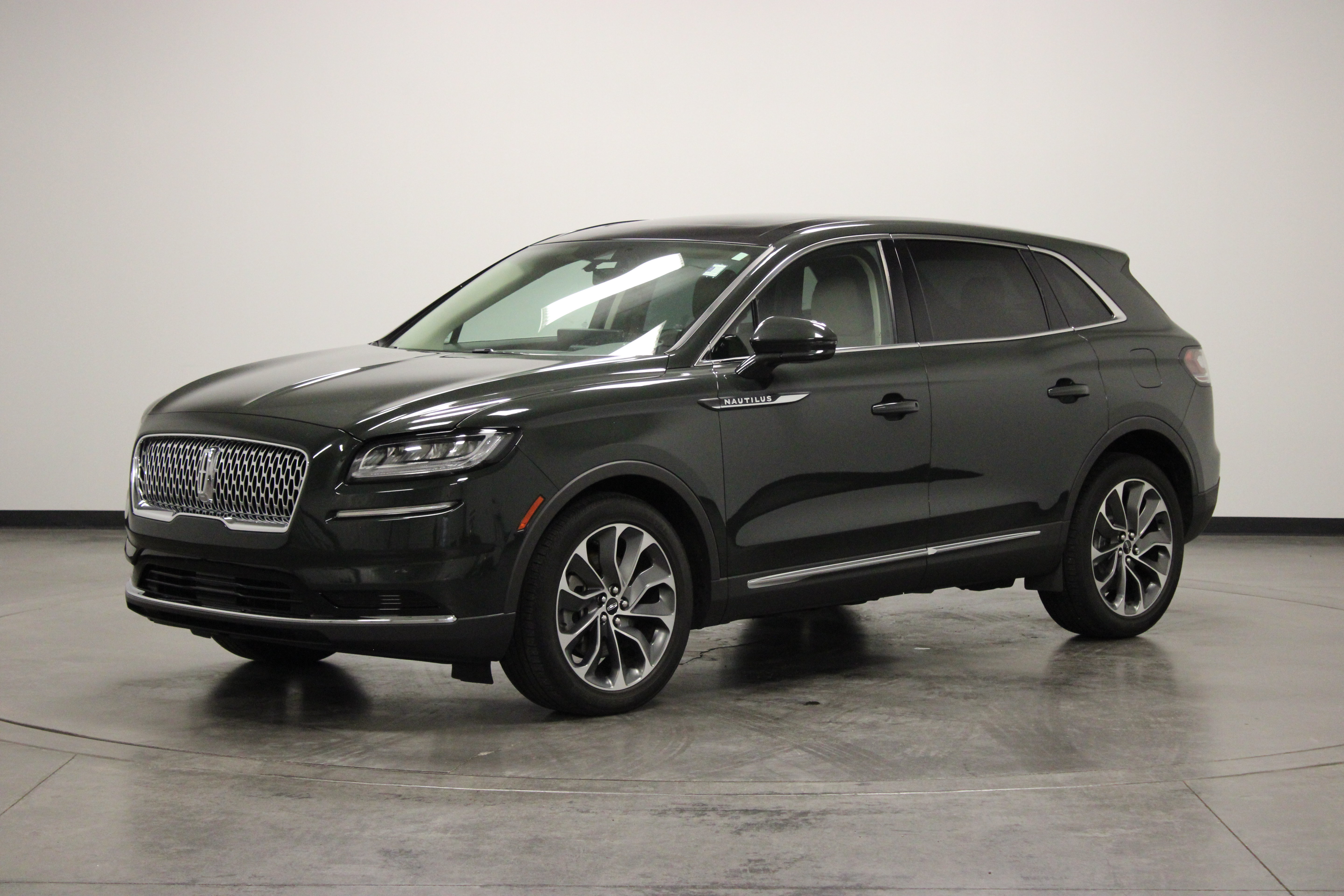 Used 2022 Lincoln Nautilus Reserve AWD/4WD image 4