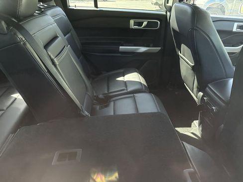 Used 2022 Ford Explorer XLT w/ Equipment Group 202A image 5