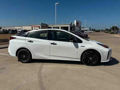 Used 2022 Toyota Prius AWD image 2