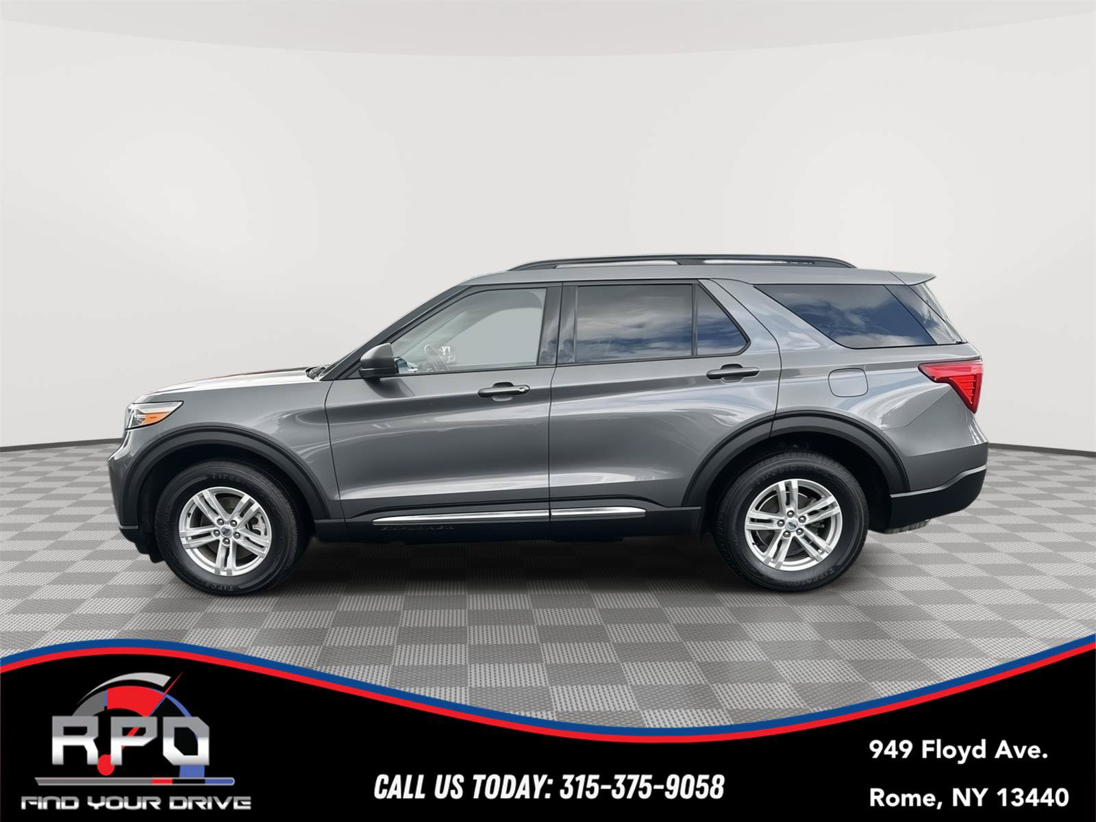 Used 2022 Ford Explorer XLT w/ Equipment Group 202A AWD/4WD image 2